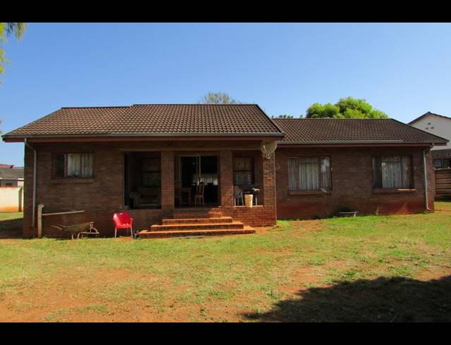 3 BEDROOM HOUSE FOR SALE IN KINGSVIEW EXT 2